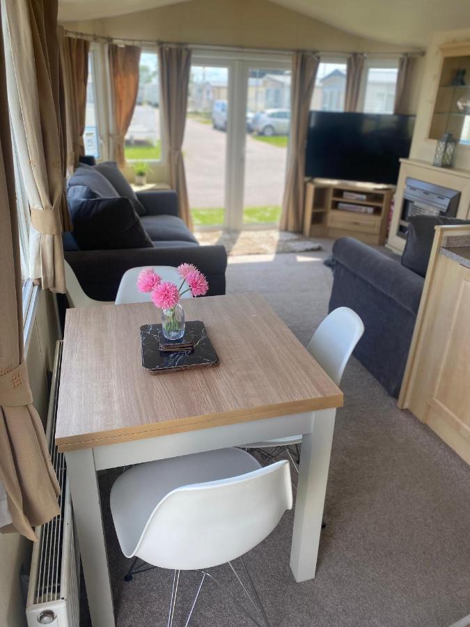 6 Berth Seawick Caravan Park, St Osyth Colchester Dış mekan fotoğraf
